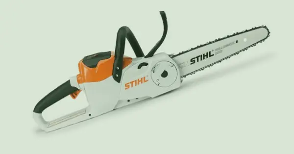 Die Stihl Akku Kettensäge MSA 140 im Test